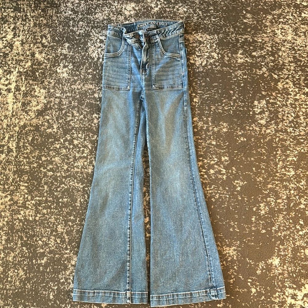American Eagle Super High Rise Flare - 000 Short